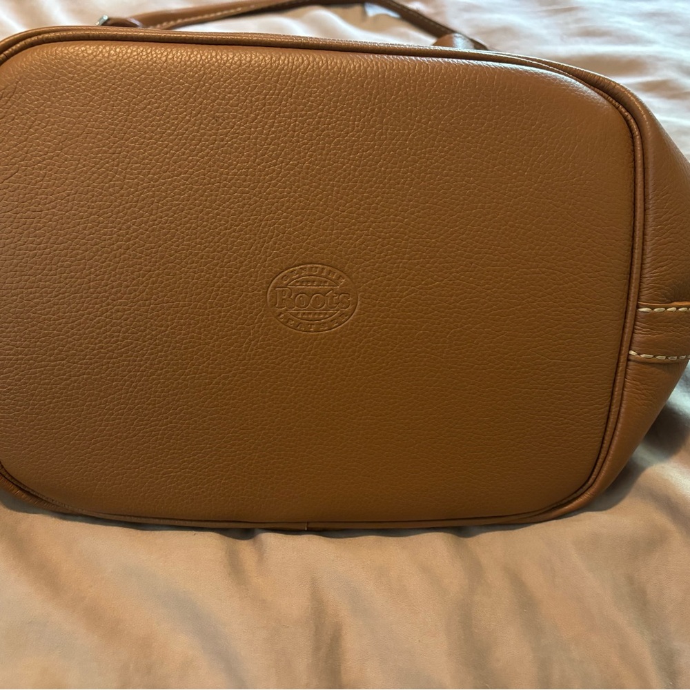 Roots Canada Tan Leather XL Bucket Bag - Picture 3 of 5